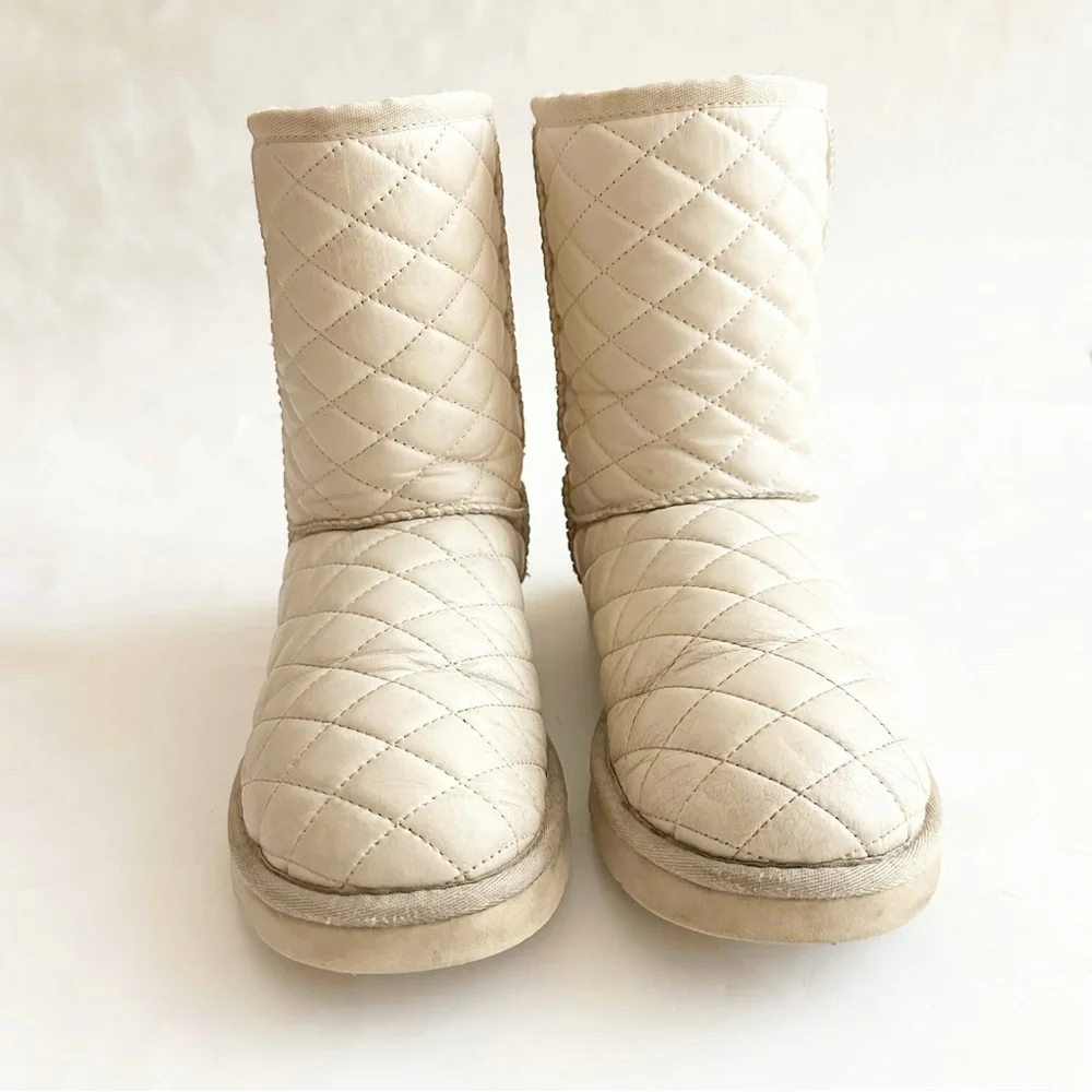 UGG Classic Quilted Boots Shearling Women’s Size 7 - Picture 4 of 9